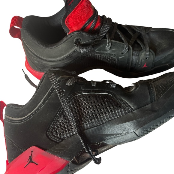 Nike Air Jordan 37 XXXVII Low Bred Stunt Black Metallic Gold Red Grey - Picture 2 of 5